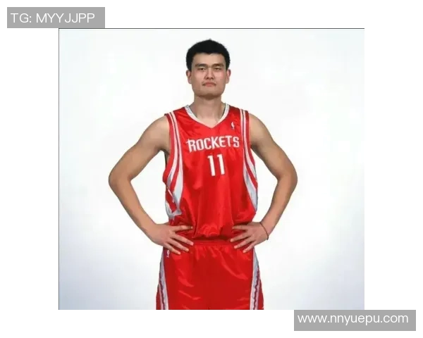 姚明全身照片展示篮球巨星风采与魅力的完美瞬间