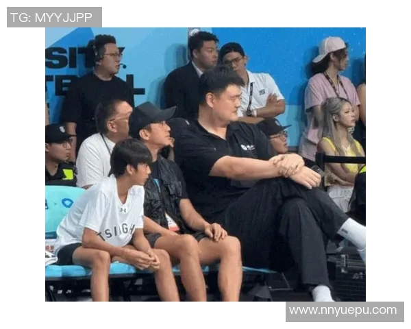 在街头偶遇姚明照片记录下这难忘的一刻