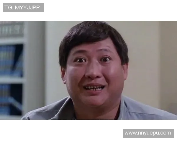 巴西光头退役足球明星的传奇人生与赛场背后的故事