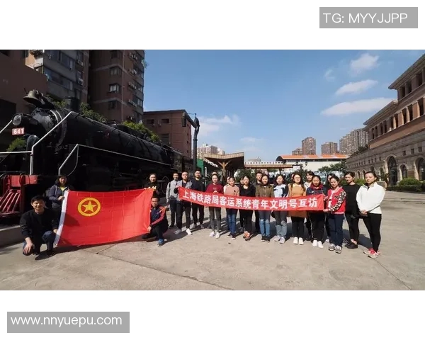 苏州香港足球明星队携手共创足球盛宴展现青春活力与竞技精神 苏州香港足球明星队携手共创足球盛宴展现青春活力与竞技精神