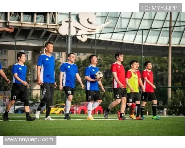 足球明星的艺术人生：绘画展现他们的风采与激情