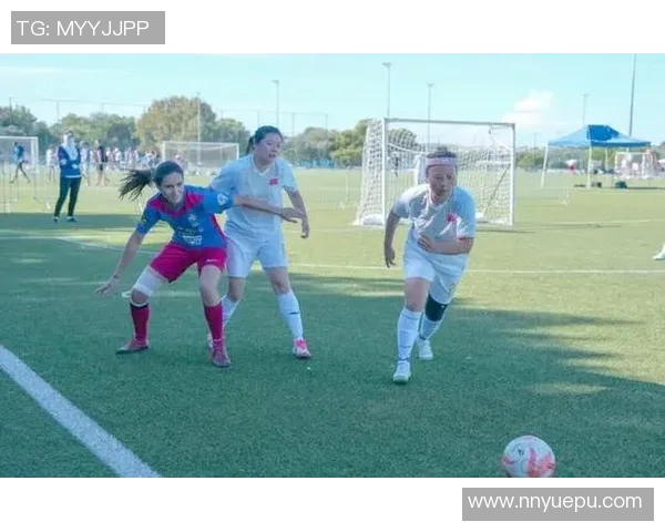 吐鲁番的足球明星女在绿茵场上书写传奇人生与梦想追逐的故事